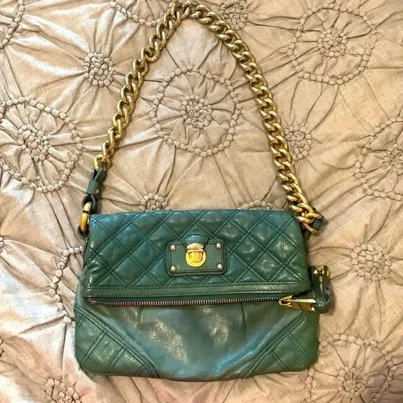 MARC JACOBS 100% AUTHENTIC BEAUTIFUL QUILTED SHOULDER BAG WITH GOLD HARDWARE! 😍